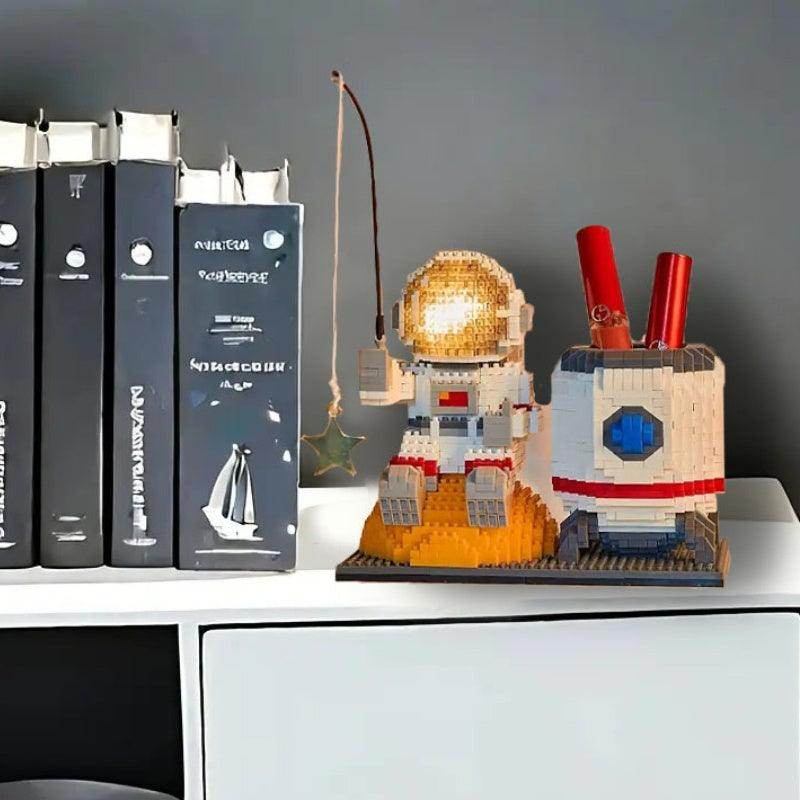 3D Astronaut Building Blocks Pen Holder - My Store