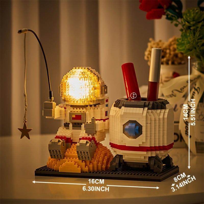 3D Astronaut Building Blocks Pen Holder - My Store