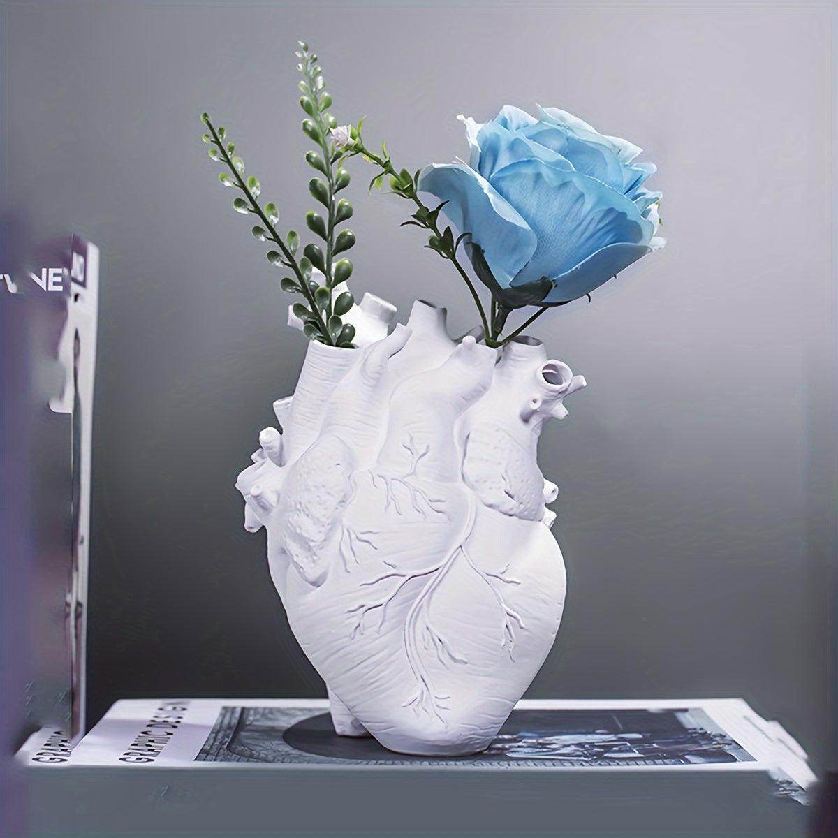 Art Deco Heart-Shaped Resin Vase - My Store